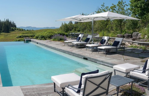 North Haven House | 52 Acre Oceanfront Retreat W/nature Trails And Beaches