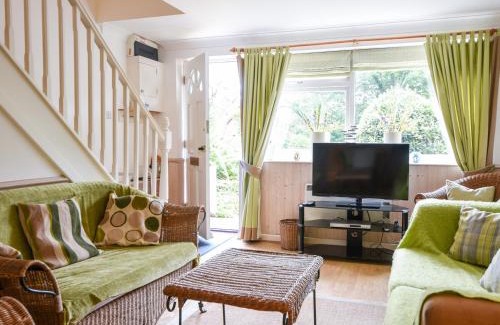 Charmouth House | 52 Fernhill Heights