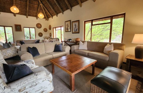 Vaalwater Cabin | 52 m² Lodge ∙ 2 bedrooms ∙ 4 guests