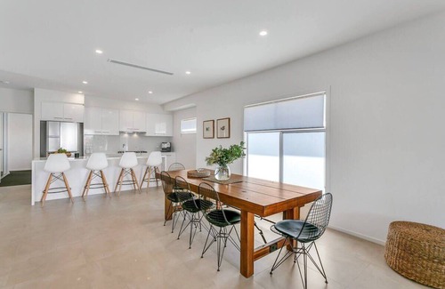 Middleton House | 52 Morrison Ave - Luxury - Wi-Fi