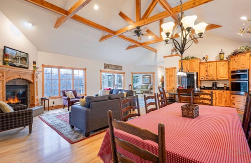 The Galena Territory House | 5200 Sq Ft Home, Outdoor Hot Tub, Pool Table, Fire Pit~Travel 2 Trillium!