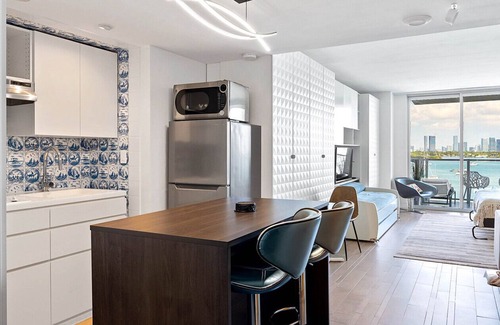 West Avenue Condo | 522 1100 West Bay view Balcony Studio, Gym, Spa, Pool