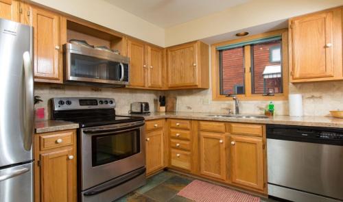 Jackson House | 523 S Cache