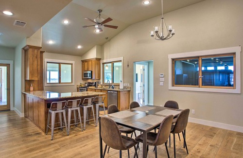 Sanger House | 53-Acre Ranch w/Stalls: Expansive Sanger Retreat