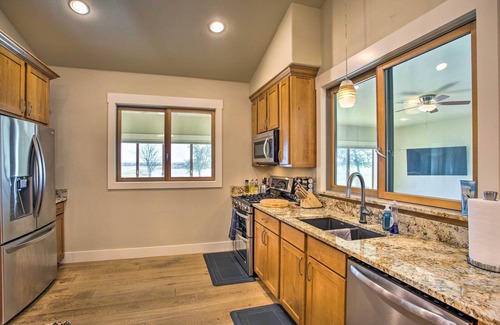 Sanger House | 53-Acre Ranch w/Stalls: Expansive Sanger Retreat