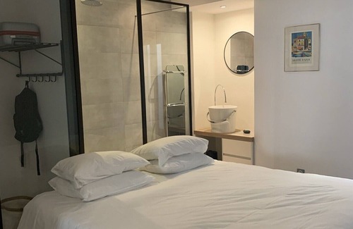 Quartier du Port Apartment | 53 m2 2-room apartment, renovated, bright and quiet