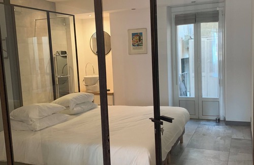 Quartier du Port Apartment | 53 m2 2-room apartment, renovated, bright and quiet
