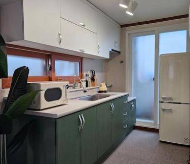 Seongnae-dong Apartment | 53 m² Apartment ∙ 3 bedrooms ∙ 6 guests