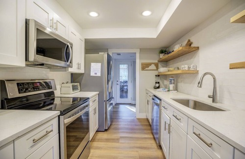 Sea Pines House | 53 Woodbine: Beautifully Updated 3 Br Villa Golf Views Free Bikes
