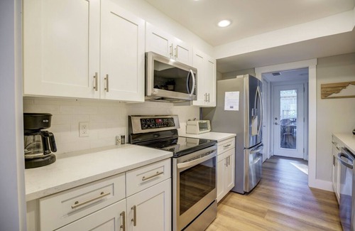 Sea Pines House | 53 Woodbine: Beautifully Updated 3 Br Villa Golf Views Free Bikes