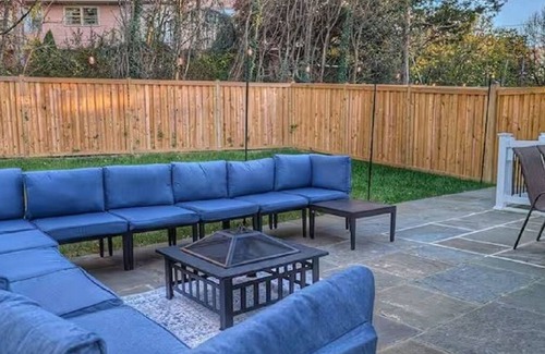 Seminary Hill House | 5300sqft Home 10 Mins to Washington DC Sleeps 20+
