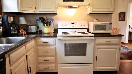 Cape May House | 547 Sunset Blvd