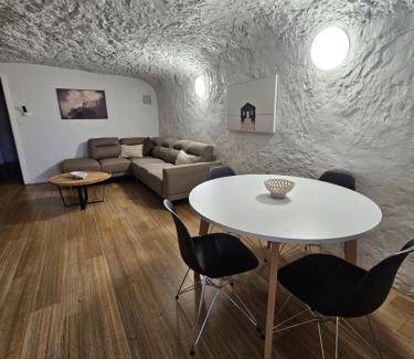 Coober Pedy Apartment | 55 m² Apartment ∙ 2 bedrooms ∙ 5 guests