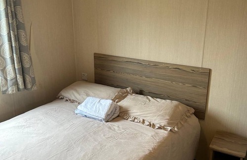 Clacton-on-Sea Cabin | 55 m² Cabin ∙ 2 bedrooms ∙ 6 guests