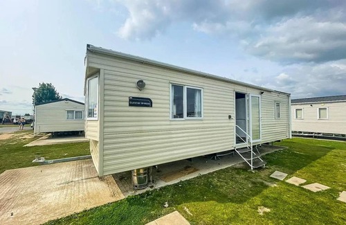 Clacton-on-Sea Cabin | 55 m² Cabin ∙ 2 bedrooms ∙ 6 guests