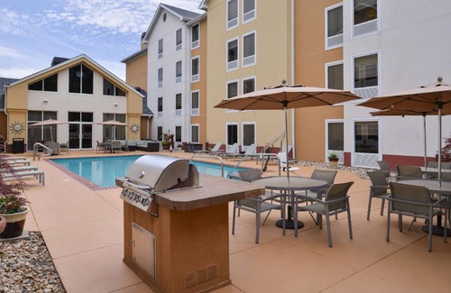 Central Newport News Hotel | 55 m² Hotel ∙ 127 guests