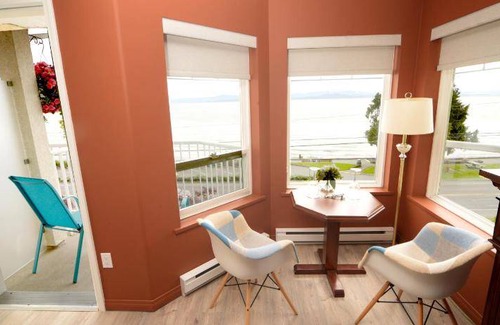 Regional District of Nanaimo Hotel | 55 m² Hotel ∙ 4 guests