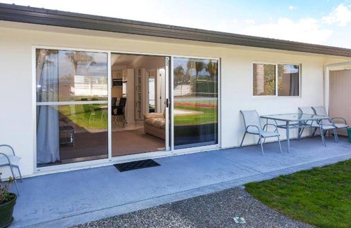 Whangamata Hotel | 55 m² Motel ∙ 2 bedrooms ∙ 10 guests