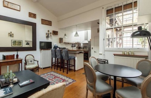 Champs-Elysees Apartment | 55 m2 Studio walk to Eiffel Towernn