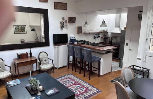 Champs-Elysees Apartment | 55 m2 Studio walk to Eiffel Towernn