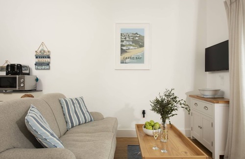 Carbis Bay Apartment | 55 Una - a lodge that sleeps 2 guests in 1 bedroom