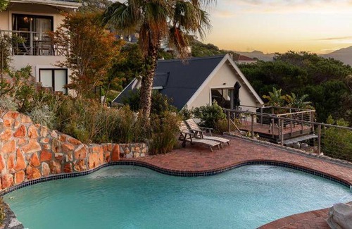 Clovelly Resort | 550 m² Resort ∙ 2 bedrooms ∙ 16 guests