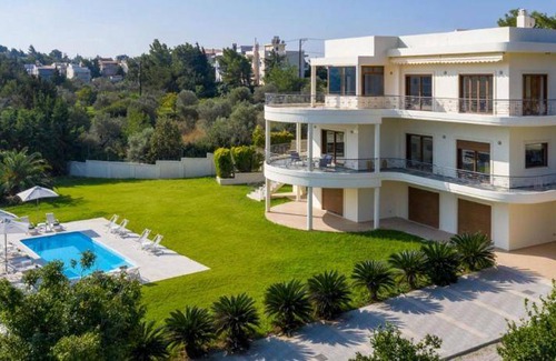Asgourou Villa | 550 m² Villa ∙ 5 bedrooms ∙ 12 guests