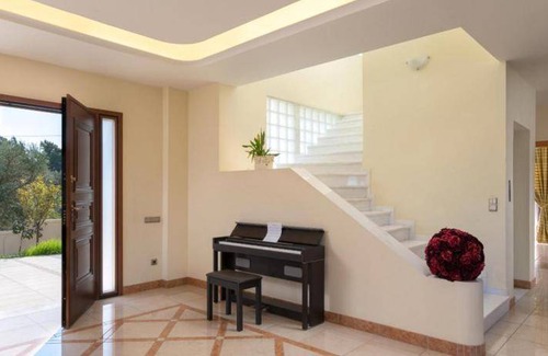 Asgourou Villa | 550 m² Villa ∙ 5 bedrooms ∙ 12 guests