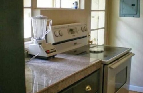 University South House | 555 #3 2bed/1.5bath/2carport dwntwn