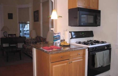 University South Apartment | 555 #7 Dwntwn 2bedrm townhseA/C