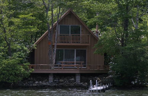 Lake Pocotopaug House | 557 m² House ∙ 20 bedrooms ∙ 40 guests