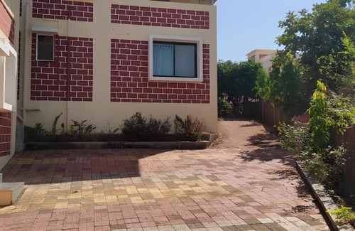 Dapoli House | 56 m² Bungalow ∙ 1 bedroom ∙ 8 guests