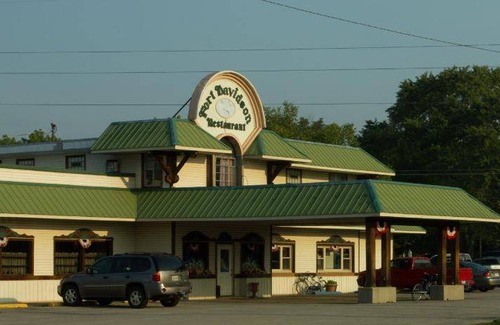 Pilot Knob Hotel | 56 m² Hotel ∙ 2 bedrooms ∙ 9 guests