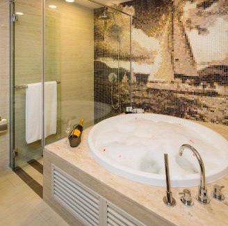 Queenstown Hotel | 56 m² Hotel ∙ 3 guests