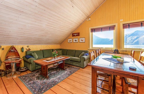 Hundeidvik House | 56 m² House ∙ 2 bedrooms ∙ 4 guests