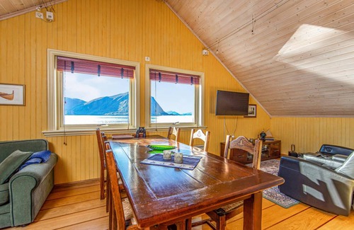 Hundeidvik House | 56 m² House ∙ 2 bedrooms ∙ 4 guests