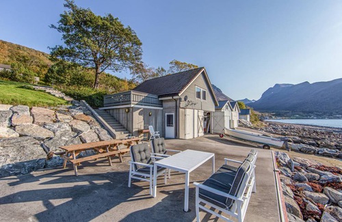 Hundeidvik House | 56 m² House ∙ 2 bedrooms ∙ 4 guests