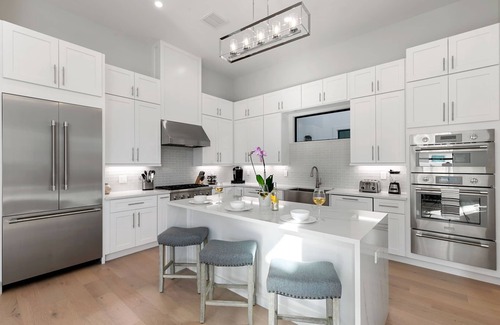 Naples Park House | 560 Perfectly Situated · Walk 2 Beaches & The Ritz