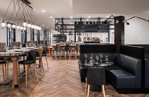 Ashwaubenon Hotel | 57 m² Hotel ∙ 7 guests