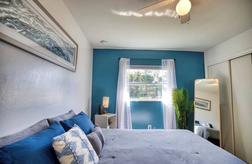 Gulf Gate Estates House | 5723-5725 Nutmeg · King-size beds, 2 kitchens, minutes to Siesta Key