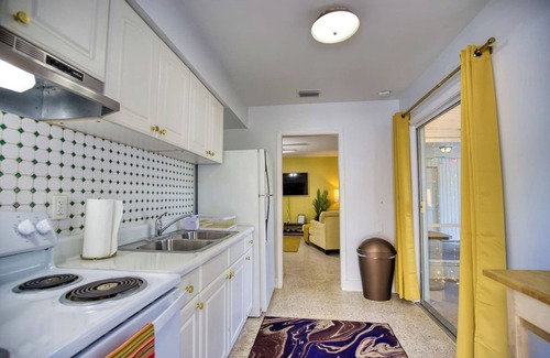 Gulf Gate Estates House | 5723-5725 Nutmeg · King-size beds, 2 kitchens, minutes to Siesta Key