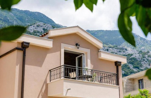 Skaljari Apartment | 58 m² Apartment ∙ 2 bedrooms ∙ 5 guests