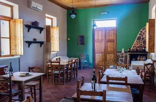 Megalochori Hotel | 58 m² Hotel ∙ 4 guests