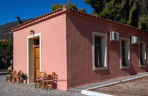 Megalochori Hotel | 58 m² Hotel ∙ 4 guests