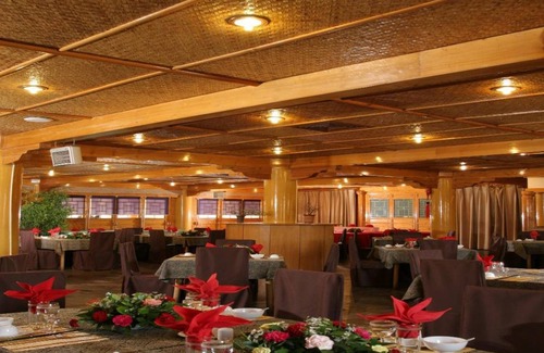 Mingsha Mountain and Crescent Spring Resort | 580 m² Resort ∙ 7 bedrooms ∙ 13 guests