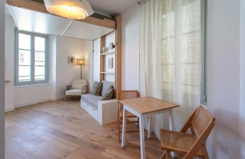 Carabacel Apartment | #59 Central balcony 5mins Old town & Sea AC WIFI