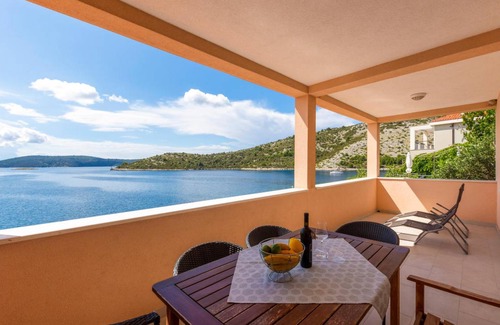 Vinisce Apartment | 59 m² Apartment ∙ 2 bedrooms ∙ 6 guests
