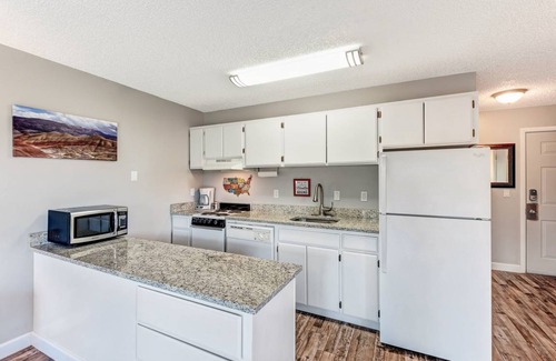 Orchard District Condo | 59 m² Condo ∙ 1 bedroom ∙ 4 guests