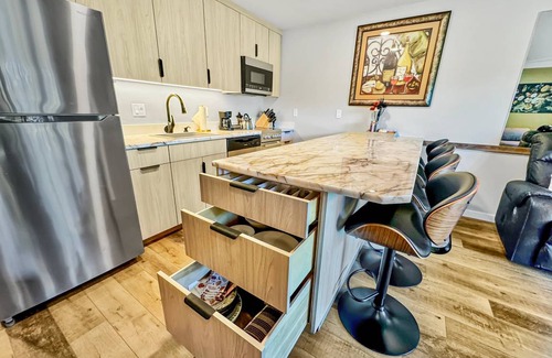 Orchard District Condo | 59 m² Condo ∙ 1 bedroom ∙ 4 guests