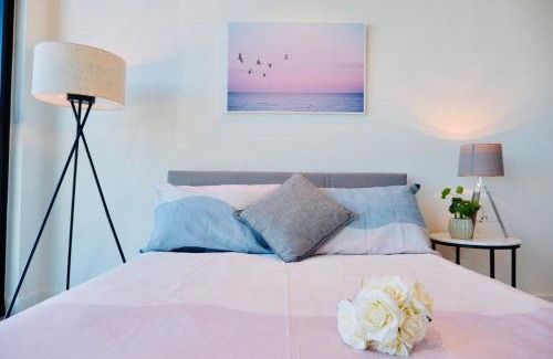 Melbourne Central Business District Apartment | #5909 Infinity Heights Central Luxury 3-Bedroom Condo with Heated Pool & Gym